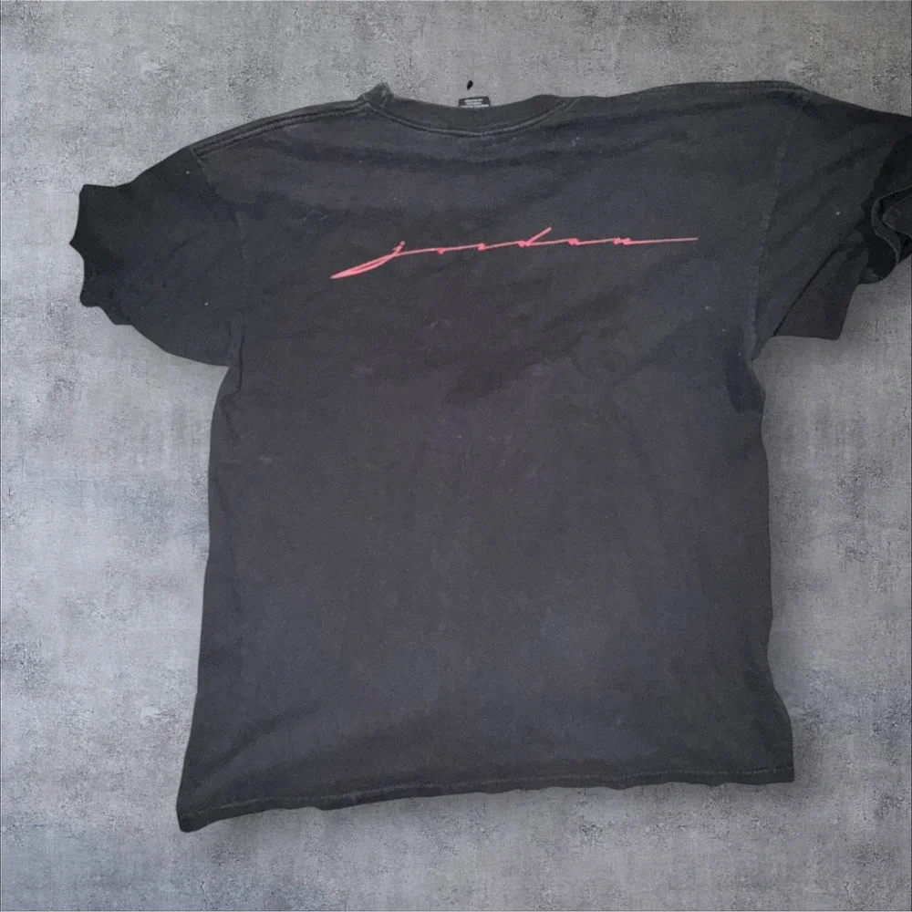 Jordan Brand Mens XL Black Graphic T-Shirt 23 Carbon Fiber Script Distressed